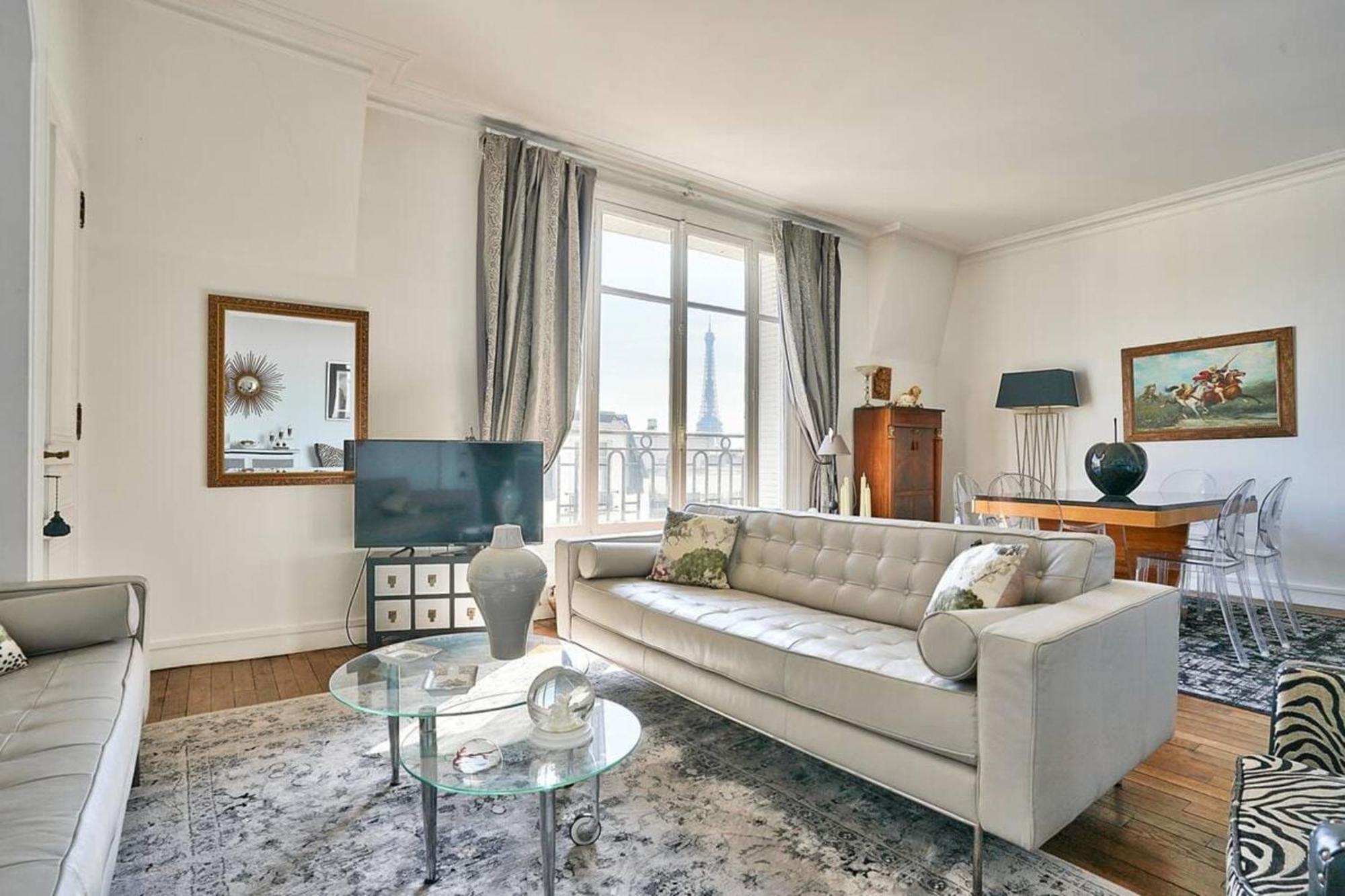 Charming With Eiffel Tower View Appartement Paris